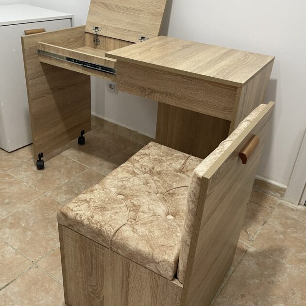 للمكتب السحري القابل للطي